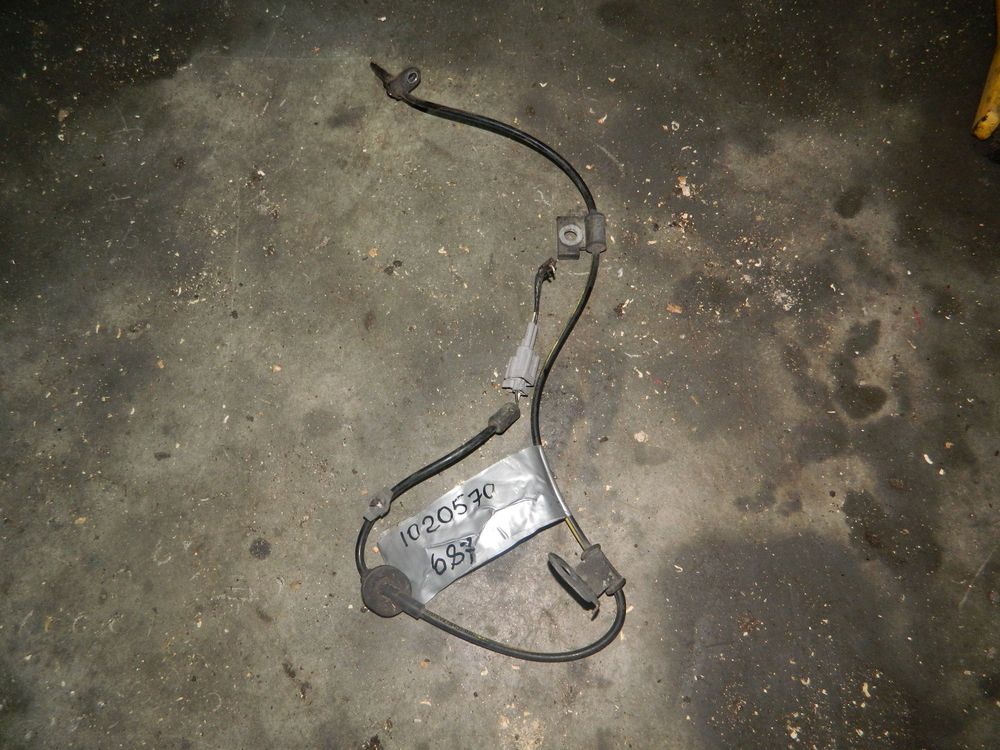 Датчик ABS SUBARU FORESTER SHJ Перед Прав (Контрактный) 1020570687