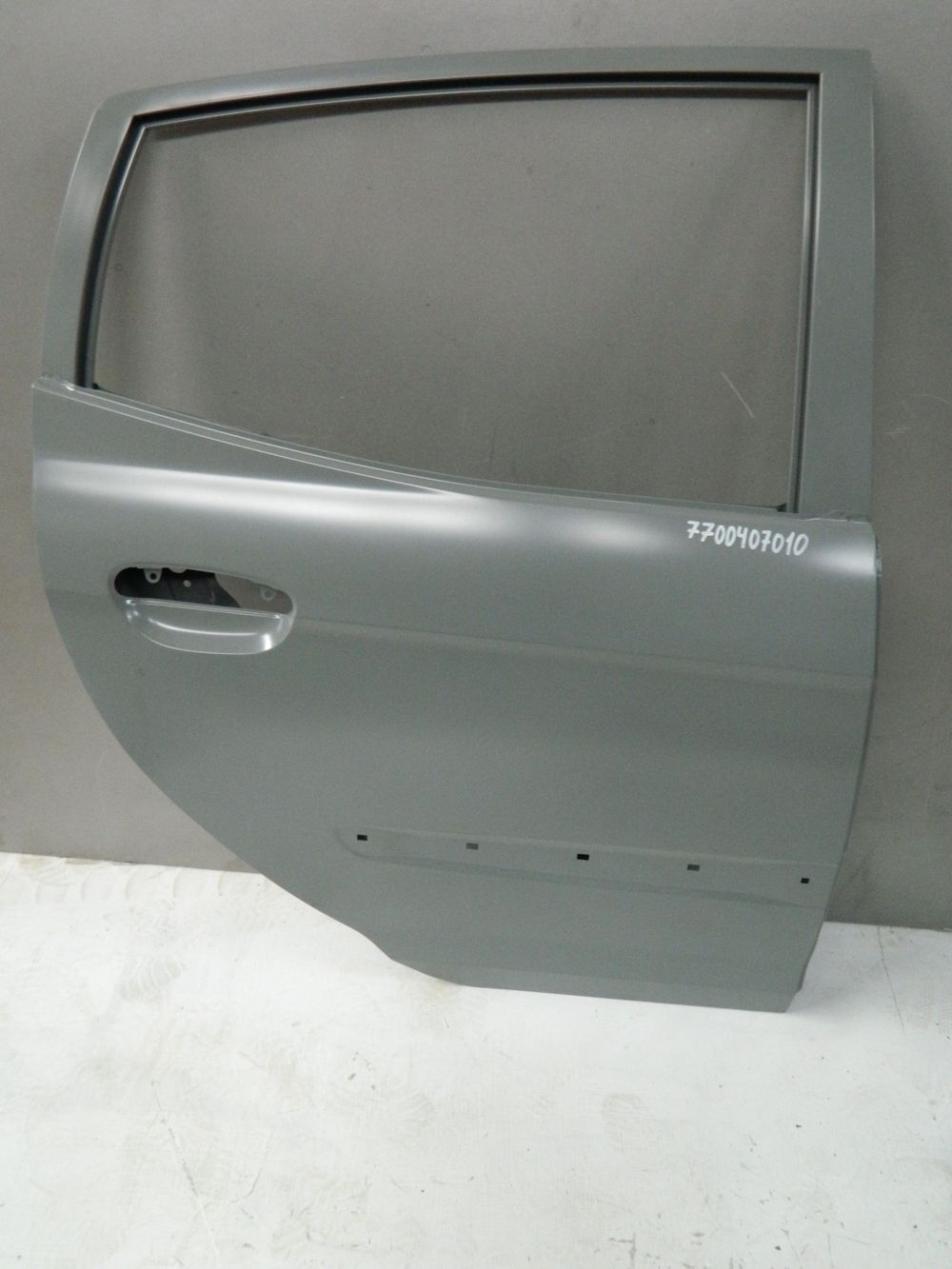 Дверь HYUNDAI/KIA 7700407010 Зад Прав KIA PICANTO 05-11