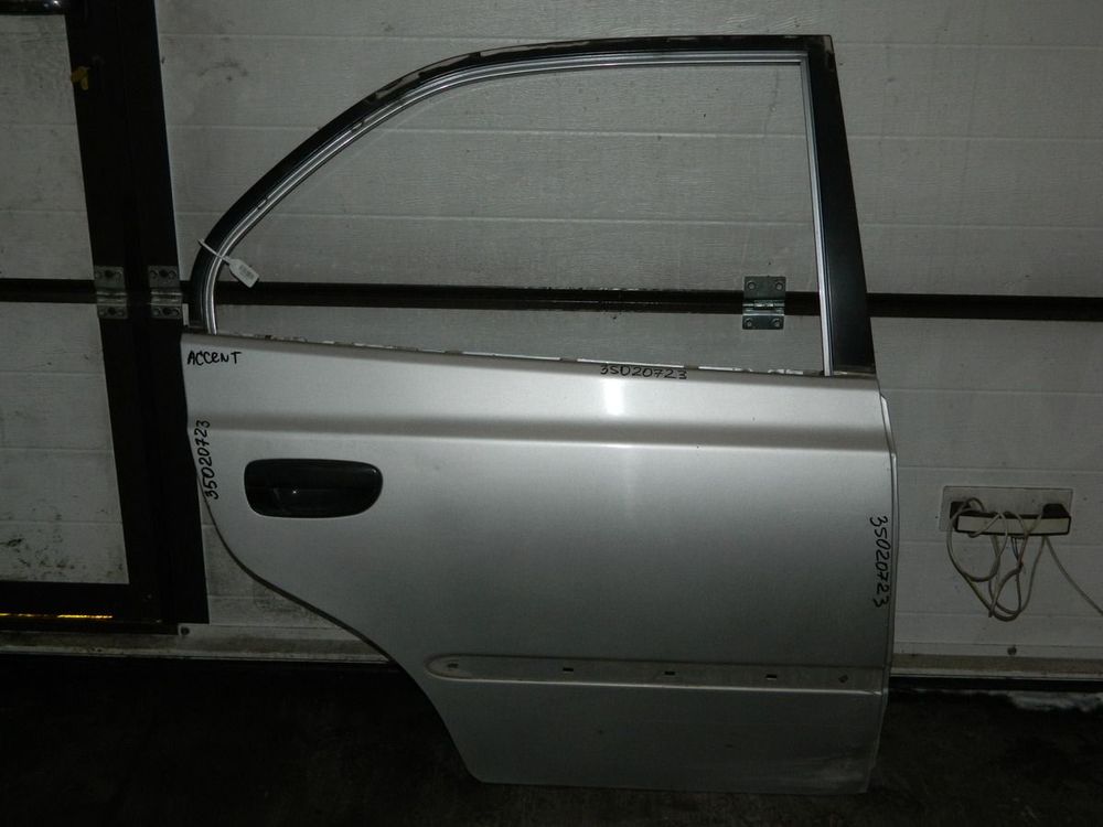 Дверь HYUNDAI ACCENT LC Зад Прав (Б/У) 35020723