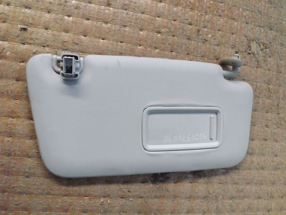 Козырьки солнцезащитные SUBARU FORESTER SHJ Перед Прав (контрактный) 1020570030