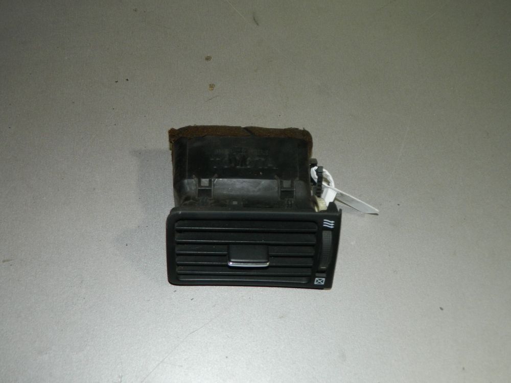 Дефлектор воздушный TOYOTA COROLLA E120 (Б/У) 45990741