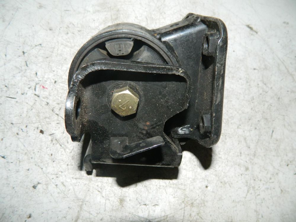 Пoдушка КПП MITSUBISHI LANCER CB3A 4D68 (Контрактный)