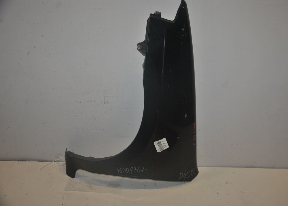 Крыло MAZDA DEMIO DW3W Перед Лев (Контрактный) 46098707