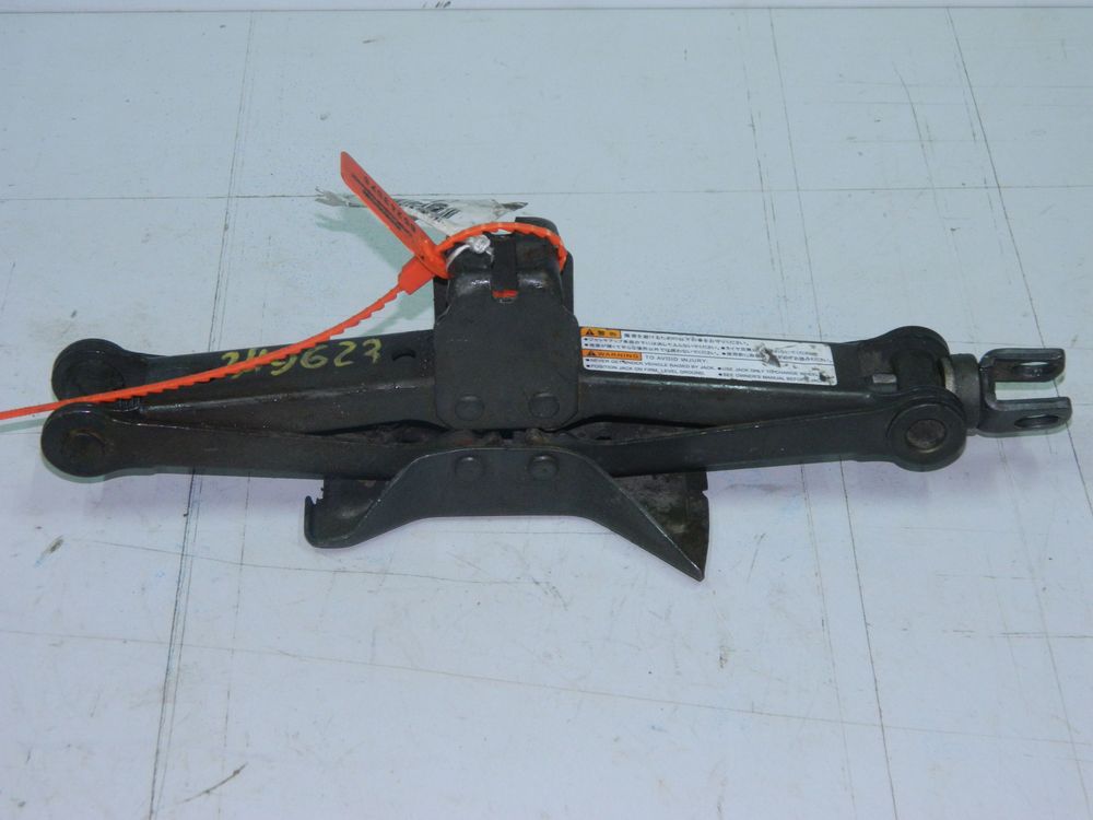 Домкрат 650kg (Контрактный) 65243575