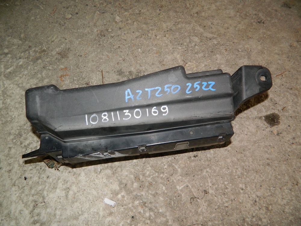 Блок предохранителей TOYOTA AVENSIS AZT250 (Контрактный) 1081130169