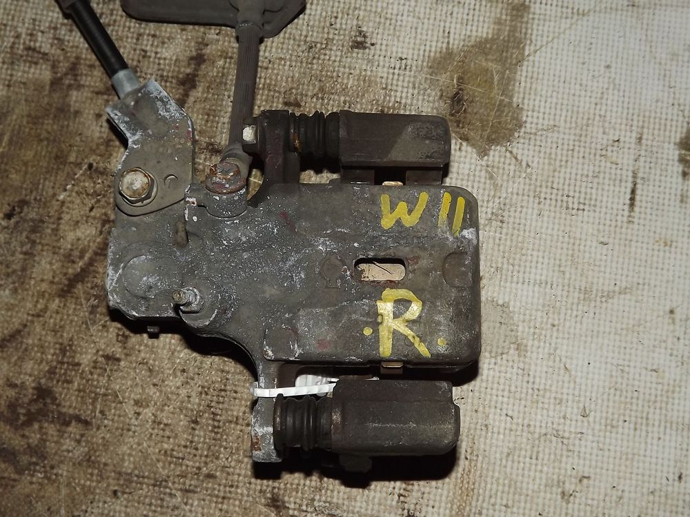 Суппорт NISSAN AWENIR W11 Зад Прав (Контрактный) 35017092