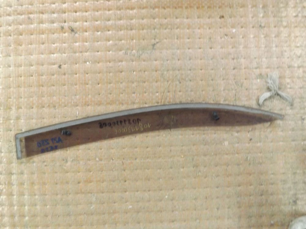 Ветровик TOYOTA AVENSIS AZT250 Перед Лев (Контрактный) 1081130006