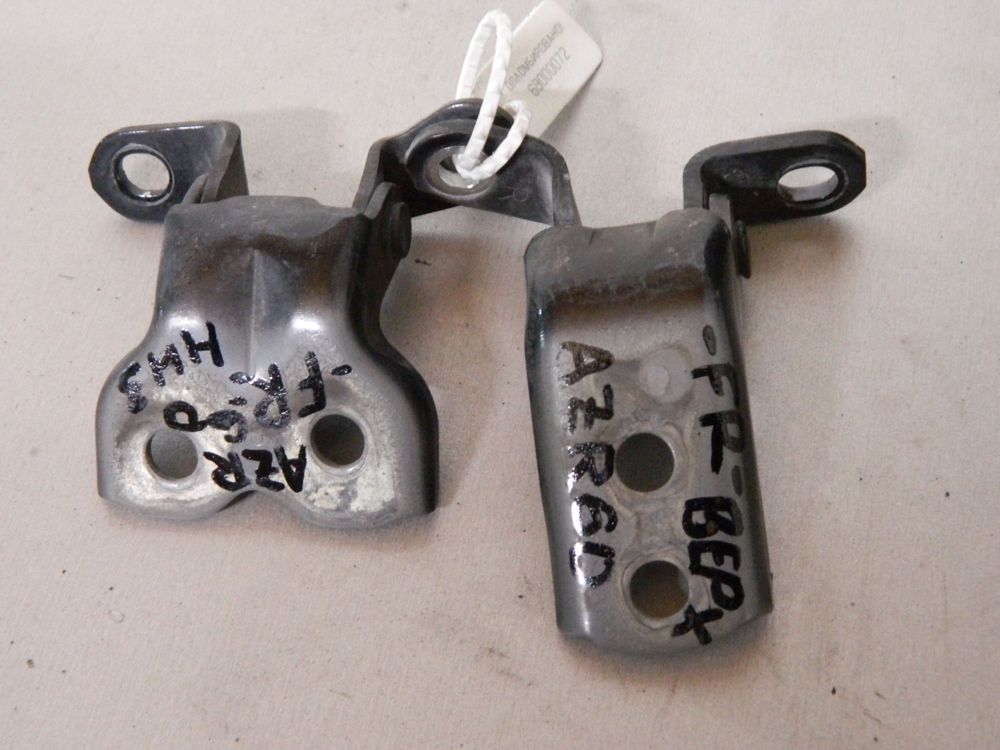 Петля двери TOYOTA VOXY AZR60 Перед Прав (Контрактный) 68000072