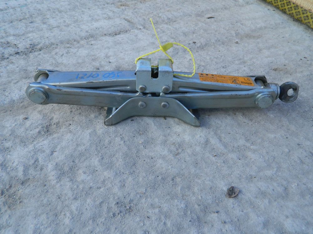 Домкрат NISSAN 1200kg (Контрактный) 94599590