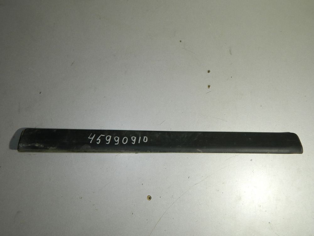 Накладка на порог TOYOTA COROLLA E120 Перед Прав (Б/У) 45990910