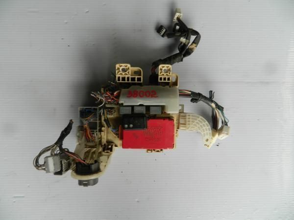Блок предохранителей TOYOTA CAMRY V20 96-01 (Б/У)