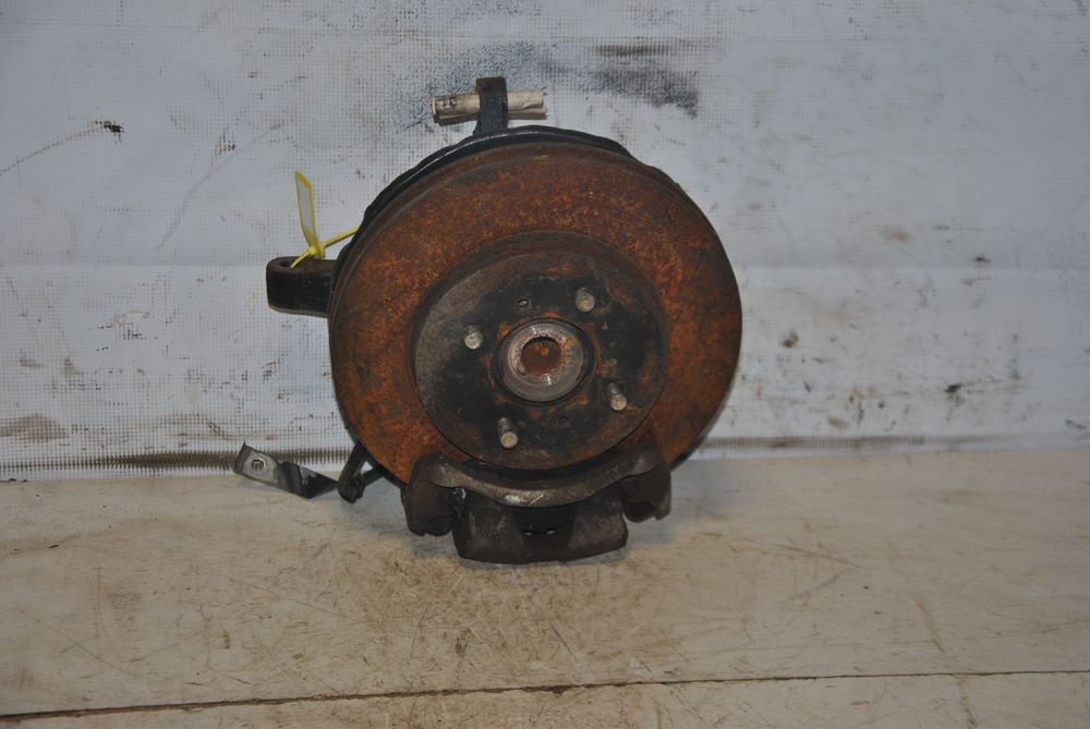 Ступица MITSUBISHI LANCER CEDIA CS5A Перед Лев (Конрактный) 40940314
