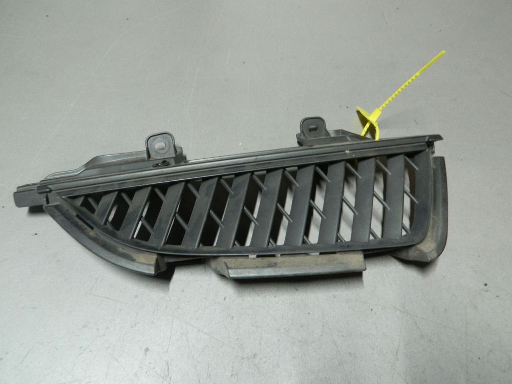 Решетка радиатора MITSUBISHI GRANDIS NA4W (Контрактный) 79773549