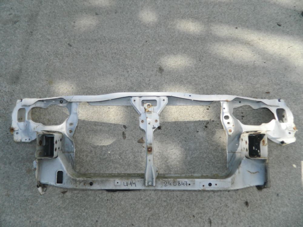 Рамка радиатора NISSAN BLUEBIRD HU14 (Контрактный) 40951770