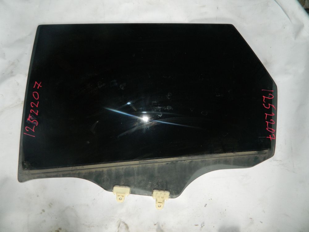 Стекло двери NISSAN PRIMERA P12 Задн. Лев (Контрактный) 1252207