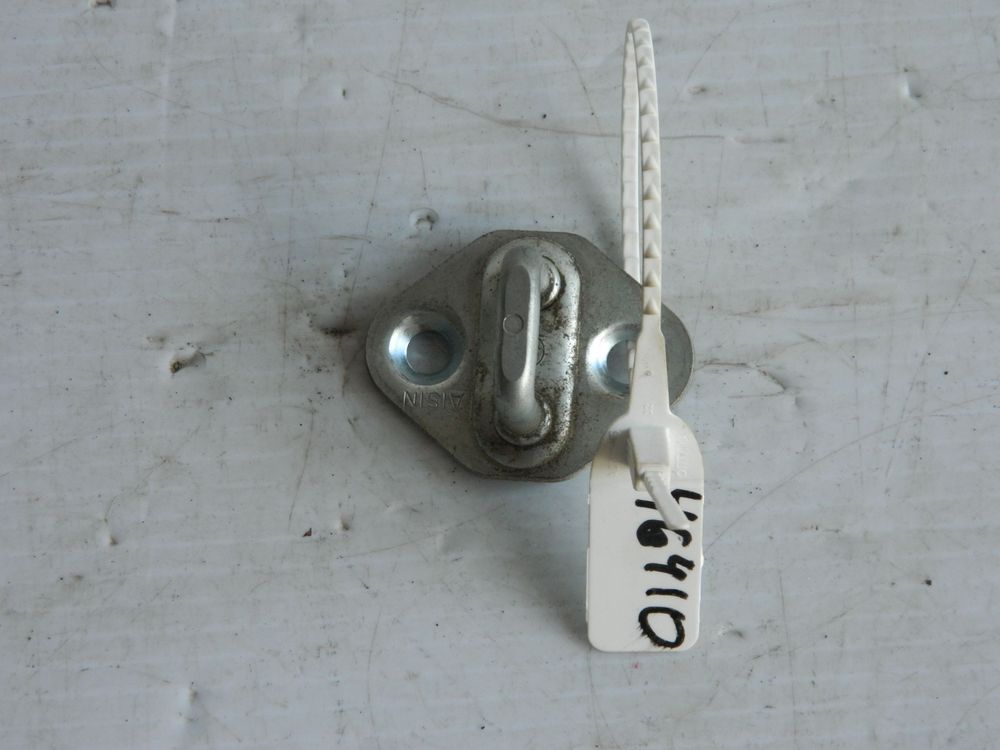 Петля замка двери TOYOTA 6941020110 TOYOTA COROLLA ZZE120 4ZZFE (Б/У)