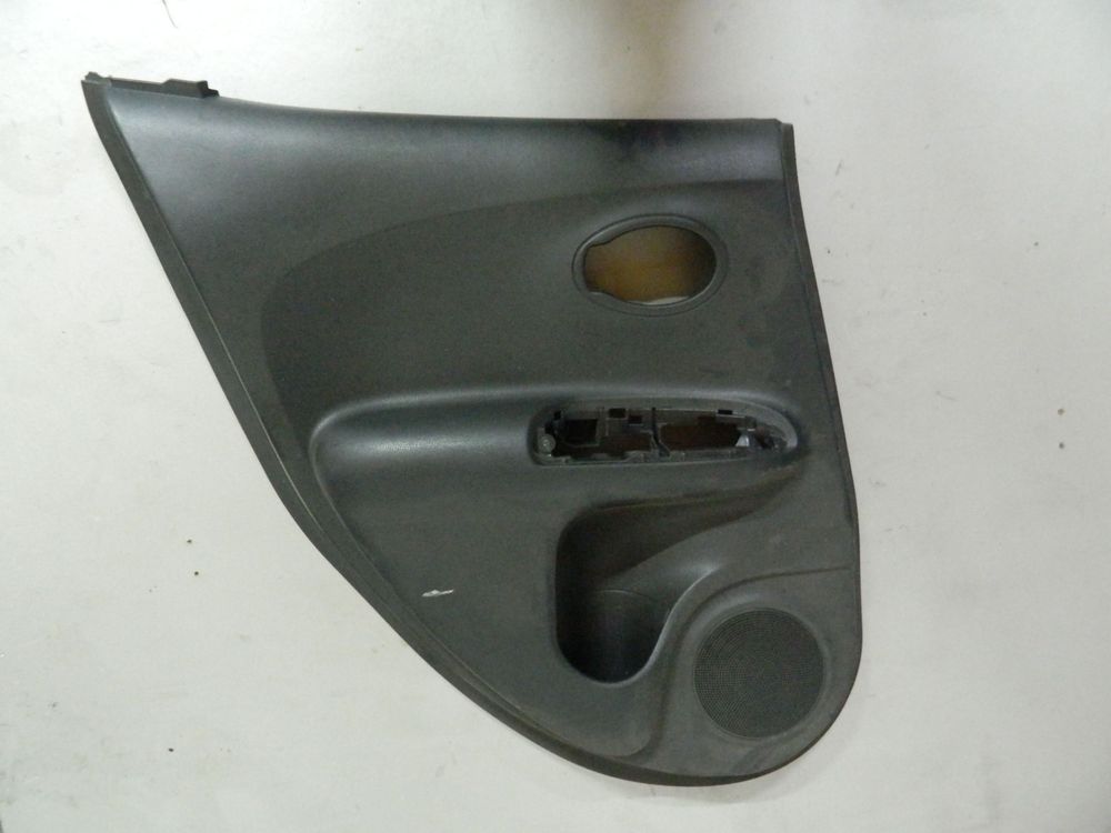 Обшивка двери NISSAN JUKE YF15 Зад Лев (Контрактный) 1005090025