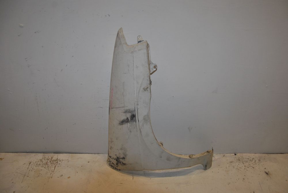 Крыло MAZDA DEMIO DW3W Перед Прав (Контрактный) 46098856