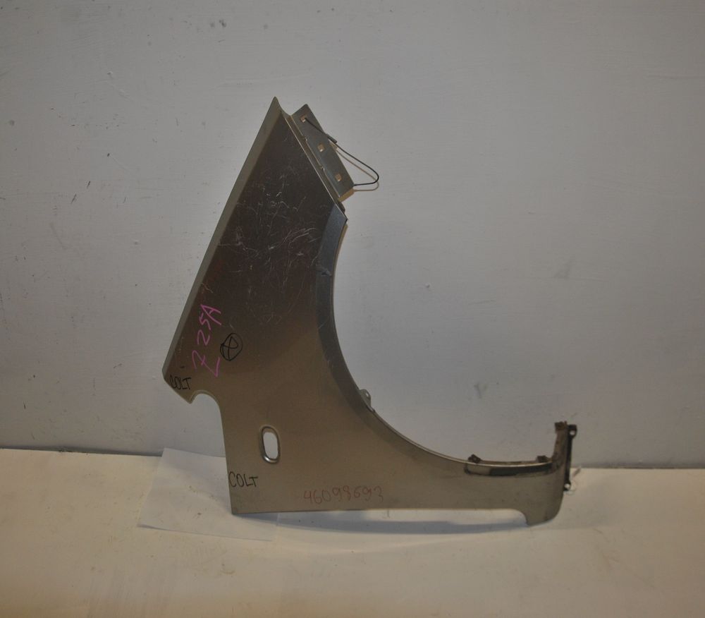 Крыло MITSUBISHI COLT Z25A Перед Прав (Контрактный) 46098693