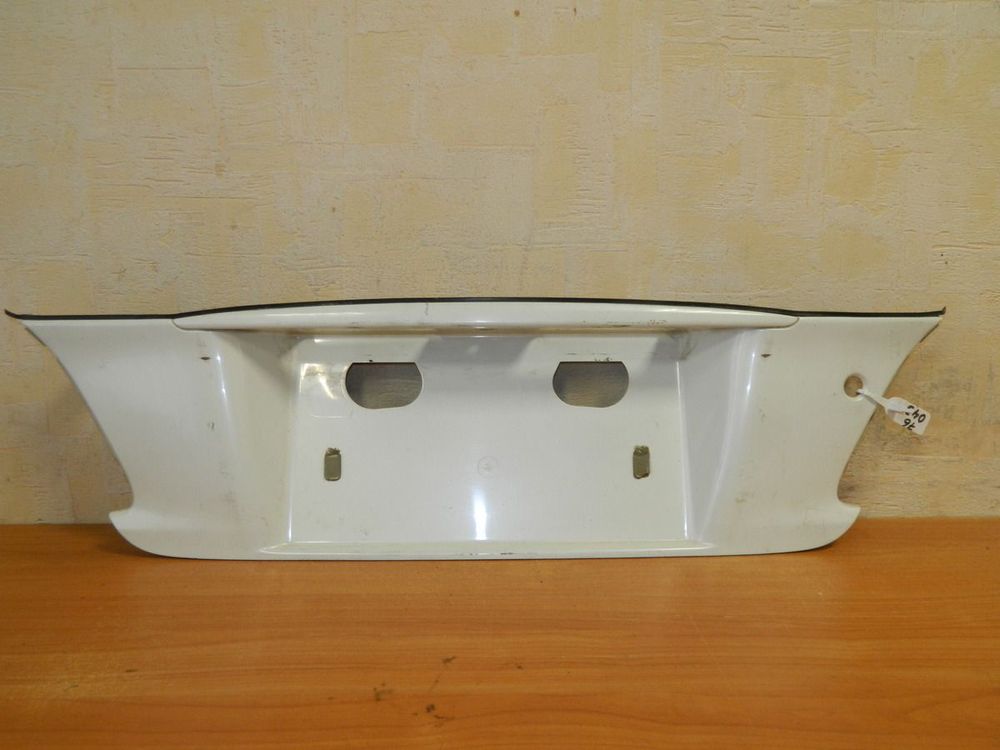 Накладка крышки багажника NISSAN CEFIRO A33 (Б/У) 76043