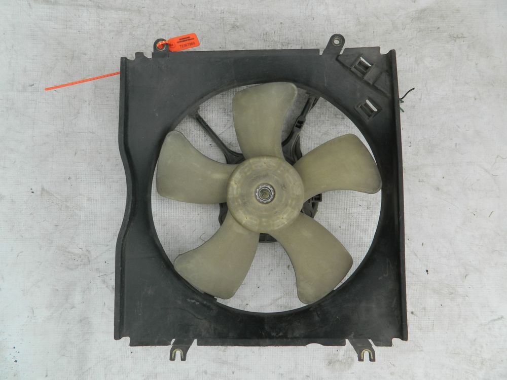 Диффузор радиатора MITSUBISHI DIAMANTE F31A (Контрактный) 72367968