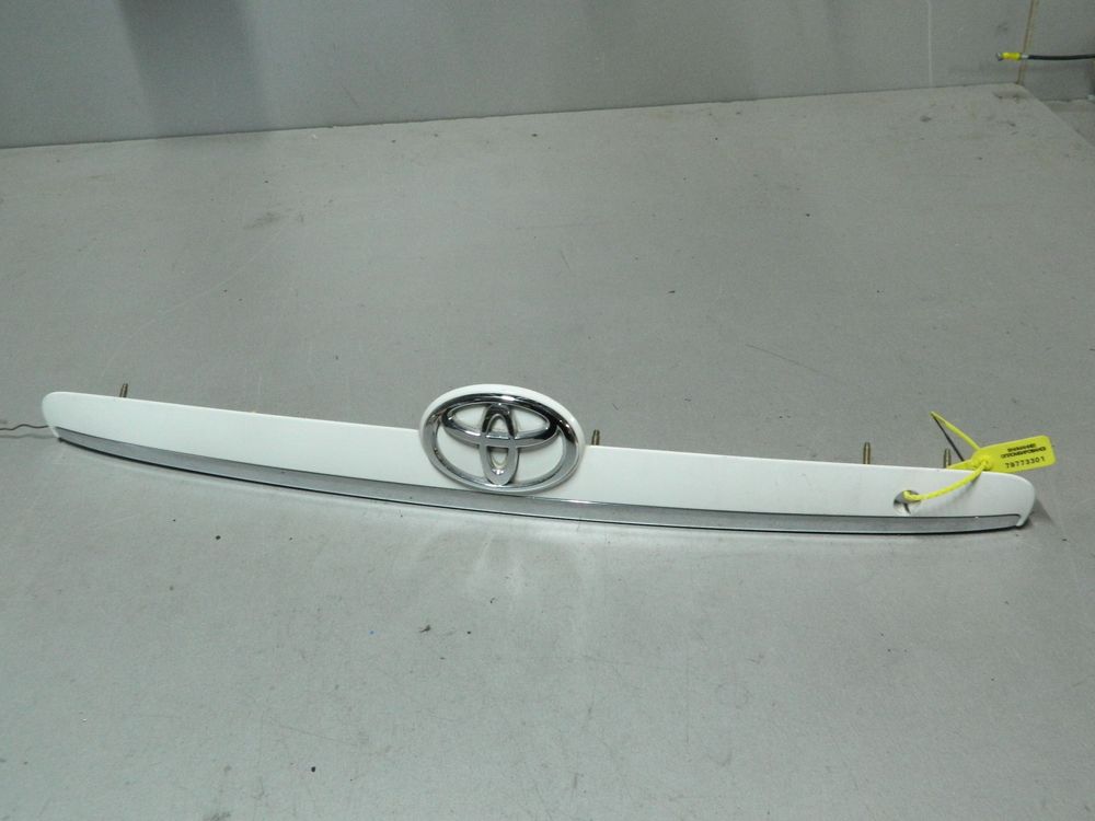 Накладка крышки багажника TOYOTA COROLLA E120 (Контрактный) 79773301