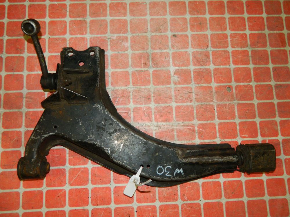Рычаг подвески NISSAN LARGO W30 Перед Прав (Контрактный) 45990111
