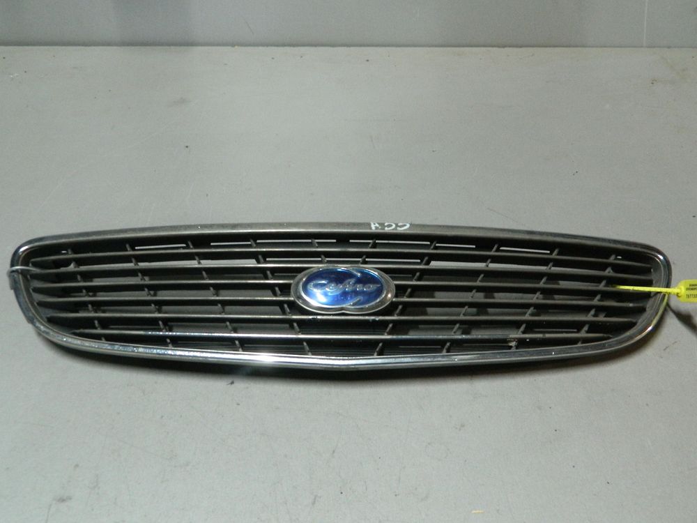 Решетка радиатора NISSAN MAXIMA A33 (Контрактный) 79773051