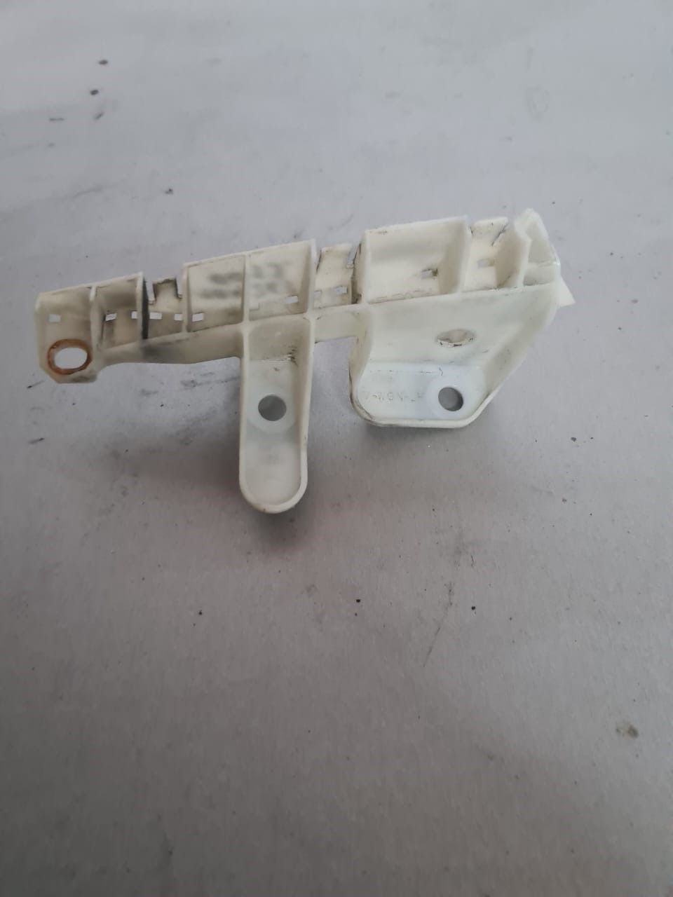 Крепление бампера SUBARU XV GP7 Зад Лев (контрактный) 1042630013