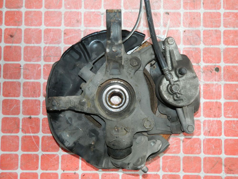 Ступица TOYOTA AVENSIS AZT250 Перед Лев (Контрактный) 45984759