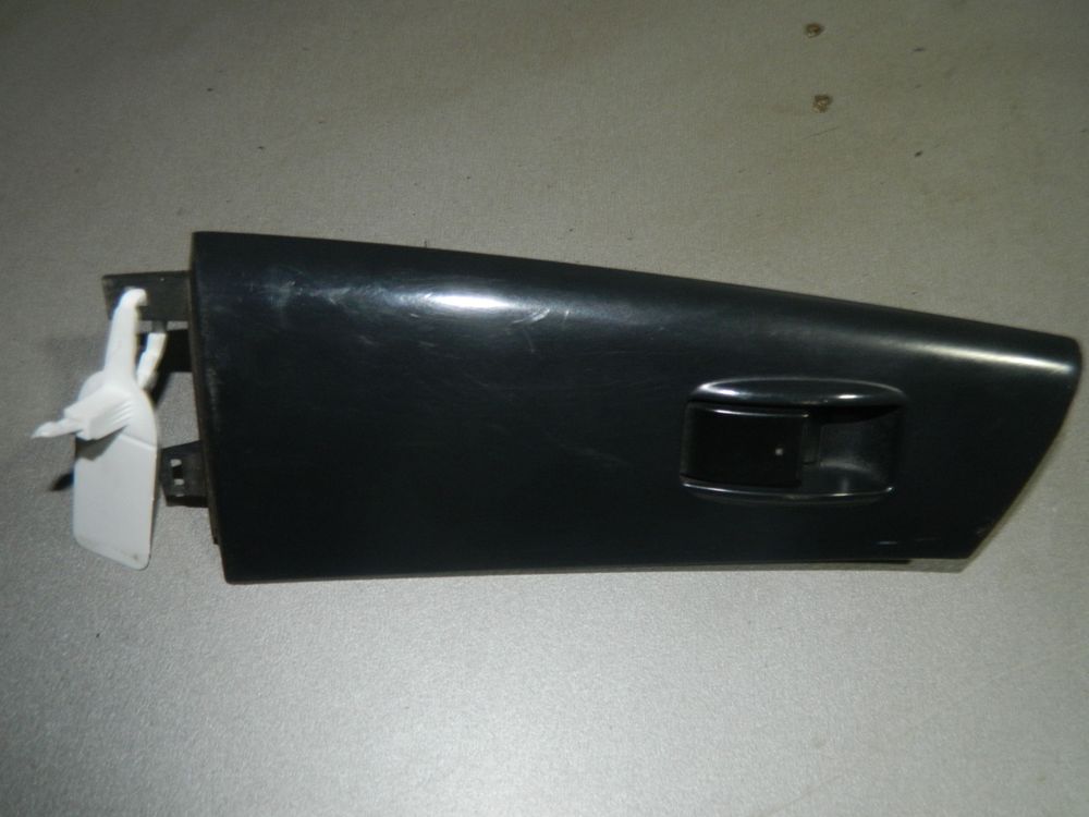 Кнопка стеклоподъемника TOYOTA COROLLA E120 Перед Прав (Б/У) 45993851