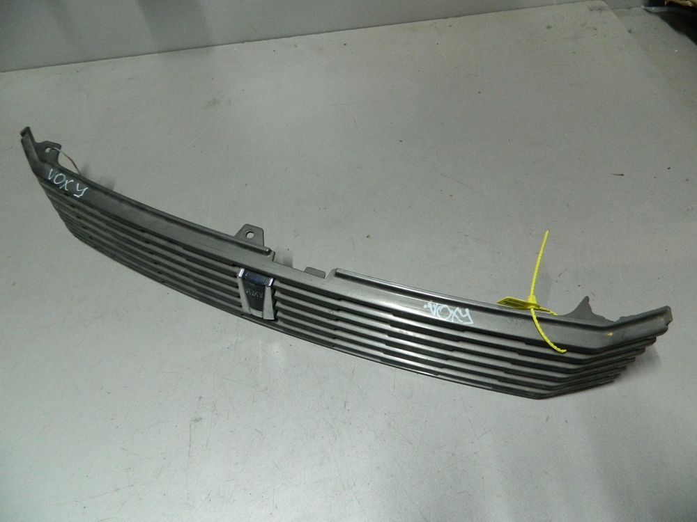 Решетка радиатора TOYOTA VOXY AZR60 (Контрактный) 79773315