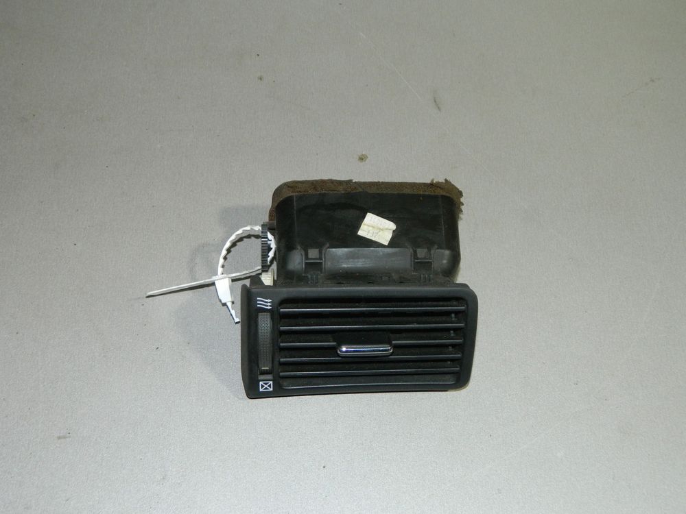 Дефлектор воздушный TOYOTA COROLLA E120 (Б/У) 45990757
