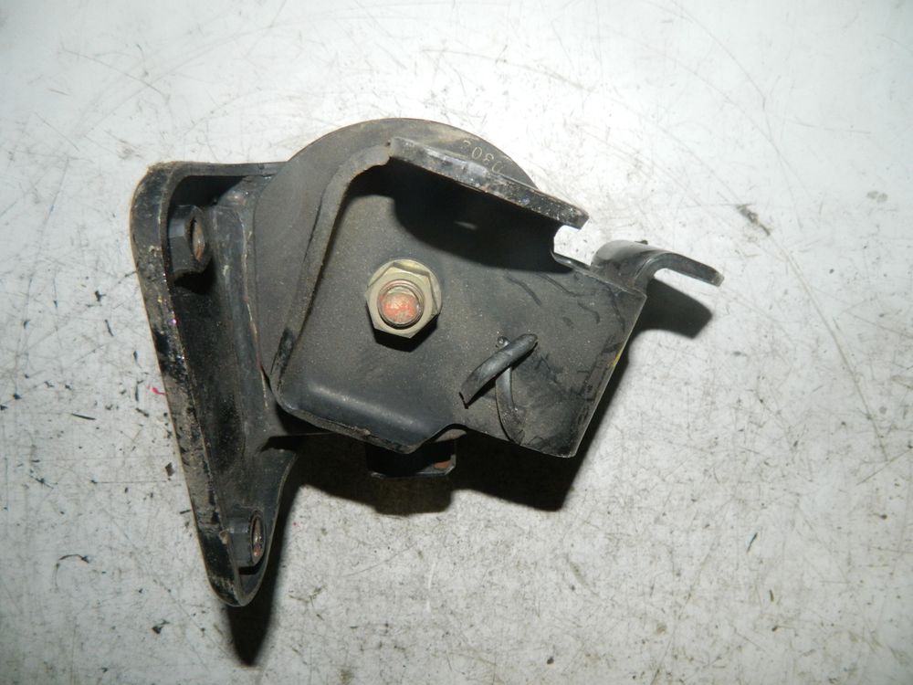 Подушка двигателя MITSUBISHI CHARIOT N41W 4G64 Прав (Контрактный)