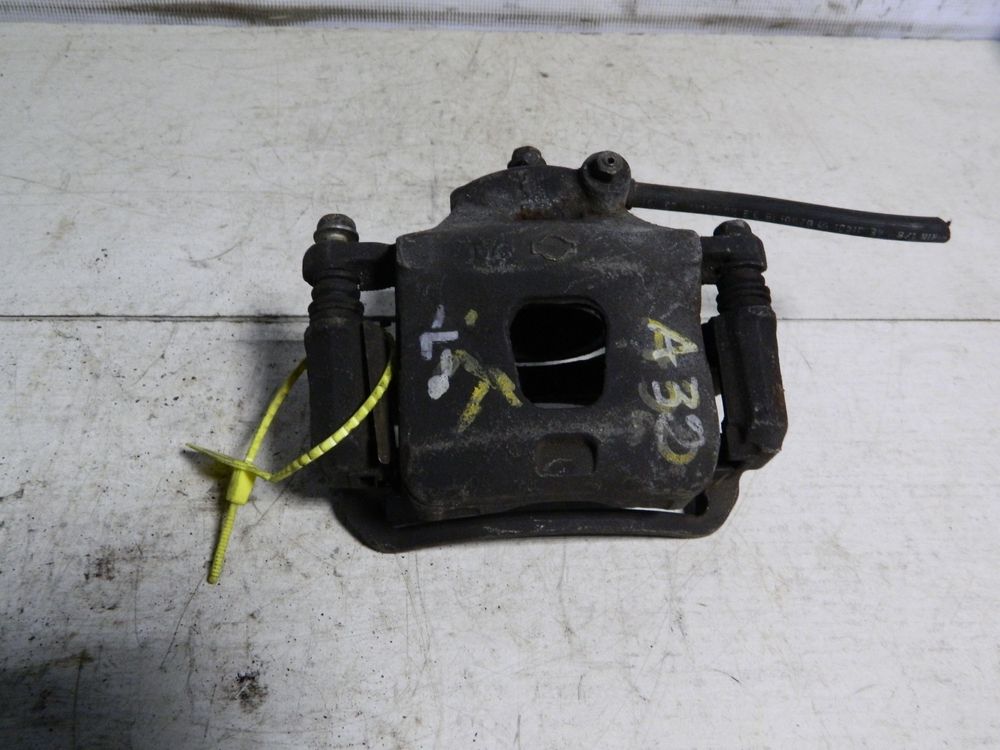 Суппорт NISSAN CEFIRO A32 Перед Лев (Кoнтрактный) 79773437