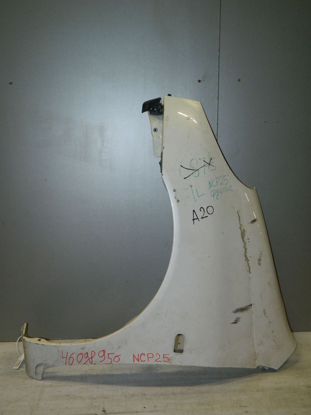 Крыло TOYOTA FUNCARGO NCP25 Перед Лев (Контрактный) 46098956