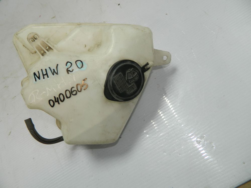 Бачок омывателя TOYOTA PRIUS NHW20 (Контрактный)