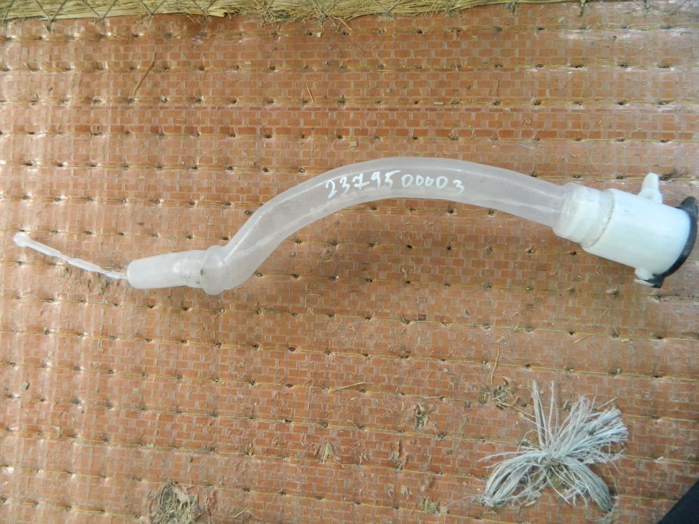 Горловина бачка омывателя TOYOTA ALPHARD ANH10 (Контрактный) 2379500003