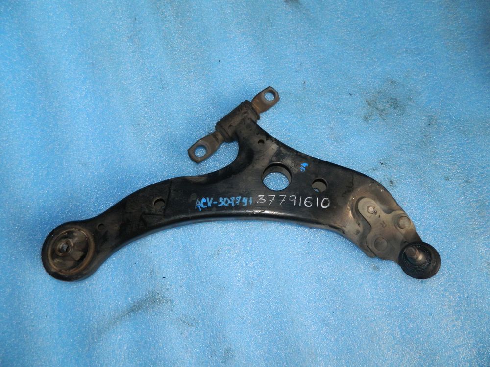 Рычаг подвески TOYOTA CAMRY ACV30 Перед Прав (Контрактный) 37791610