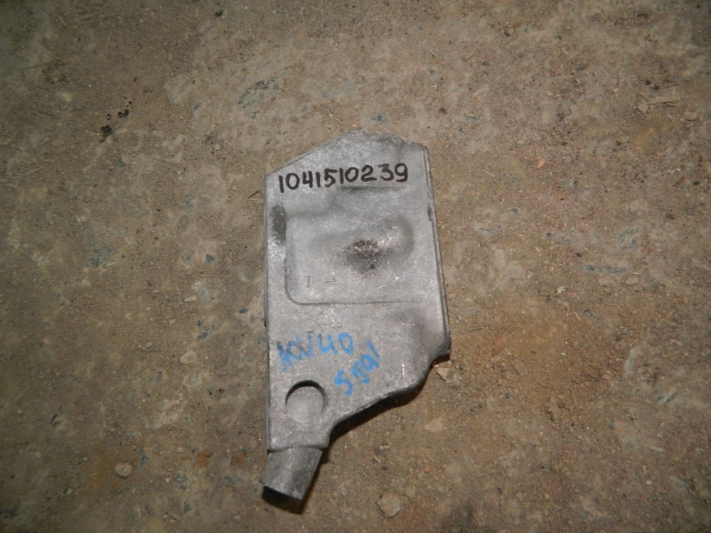 Кронштейн двигателя TOYOTA CAMRY ACV40 Прав (Контрактный) 1041510239