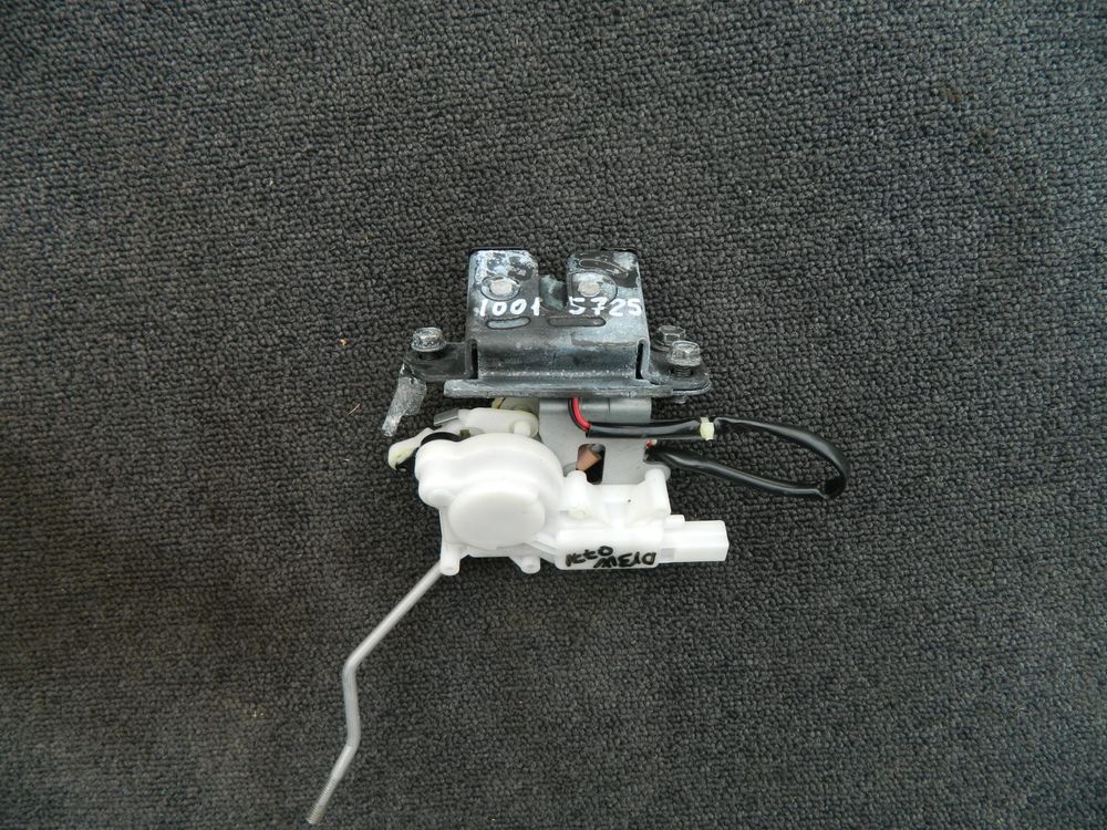 Замок крышки багажника MAZDA DEMIO DY3W (Контрактный) 10015725