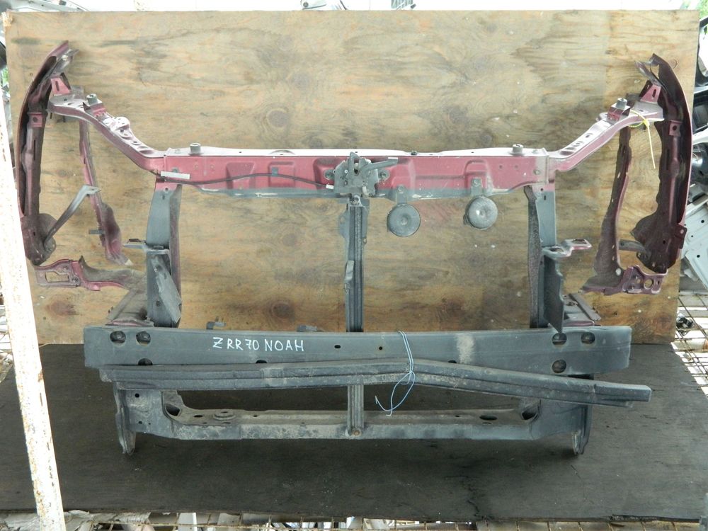 Рамка радиатора TOYOTA NOAH ZRR70 (Контрактный) 94584301