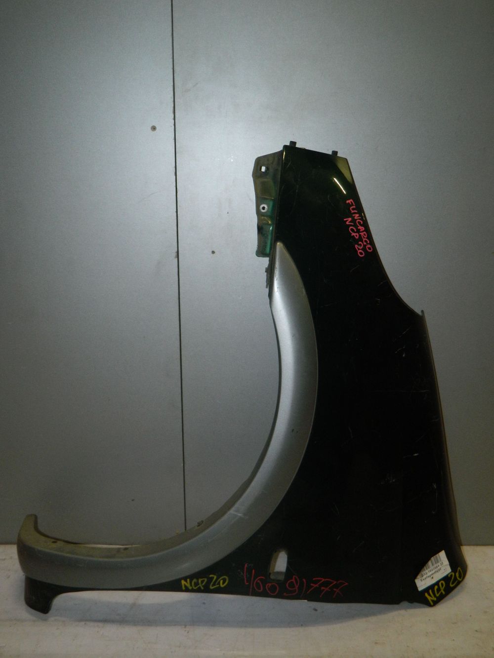 Крыло TOYOTA FUNCARGO NCP20 Перед Лев (Контрактный) 46091777