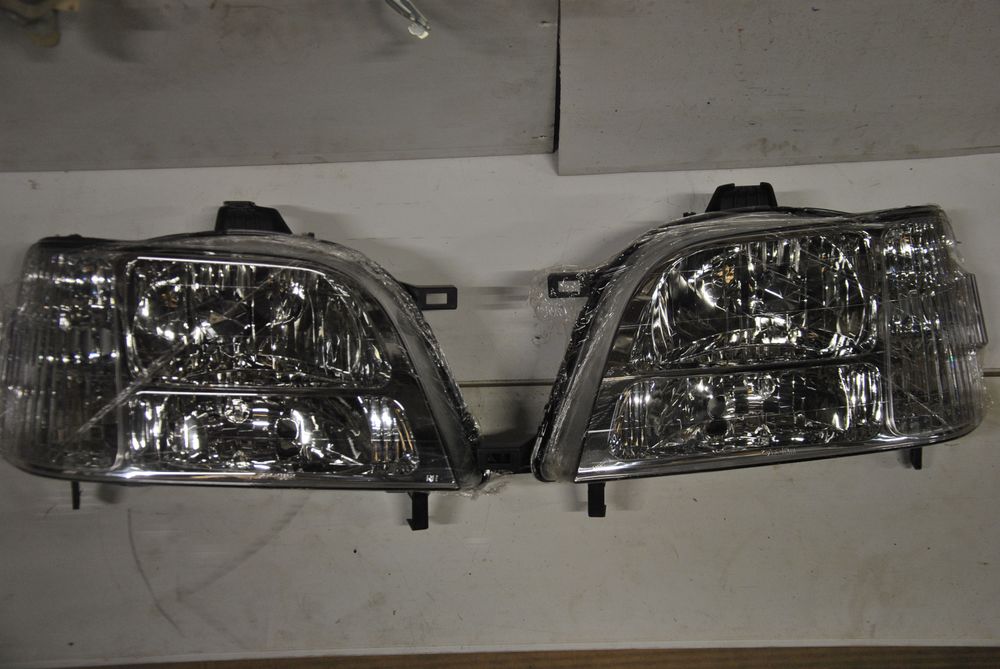 Фара DEPO 217-1136P-RD-B