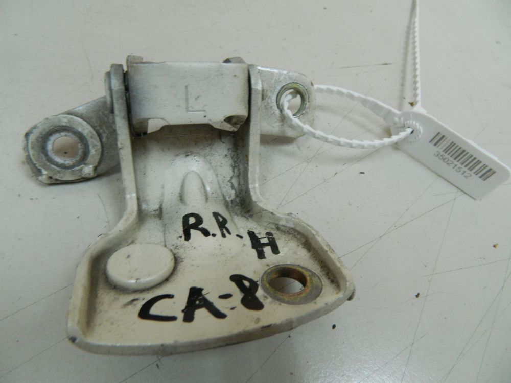 Петля двери MAZDA EUNOS CA8P Зад Прав Низ (Контрактный) 35021512
