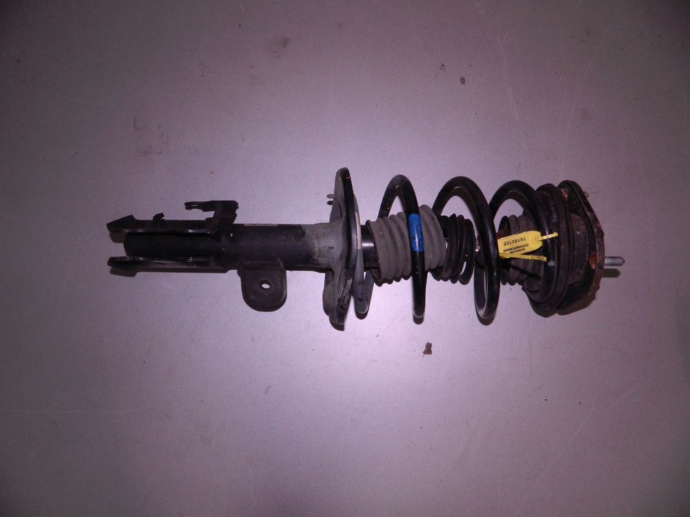 Стойка подвески TOYOTA AURIS NZE154 Перед Прав (Контрактный) 79780105
