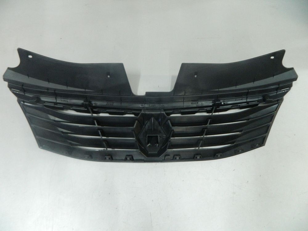 Решетка радиатора NSP NSP078200752748 RENAULT Logan 09-15