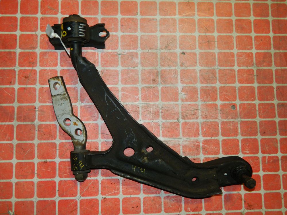 Рычаг подвески NISSAN BLUEBIRD U14 Перед Лев (Контрактный) 45980925