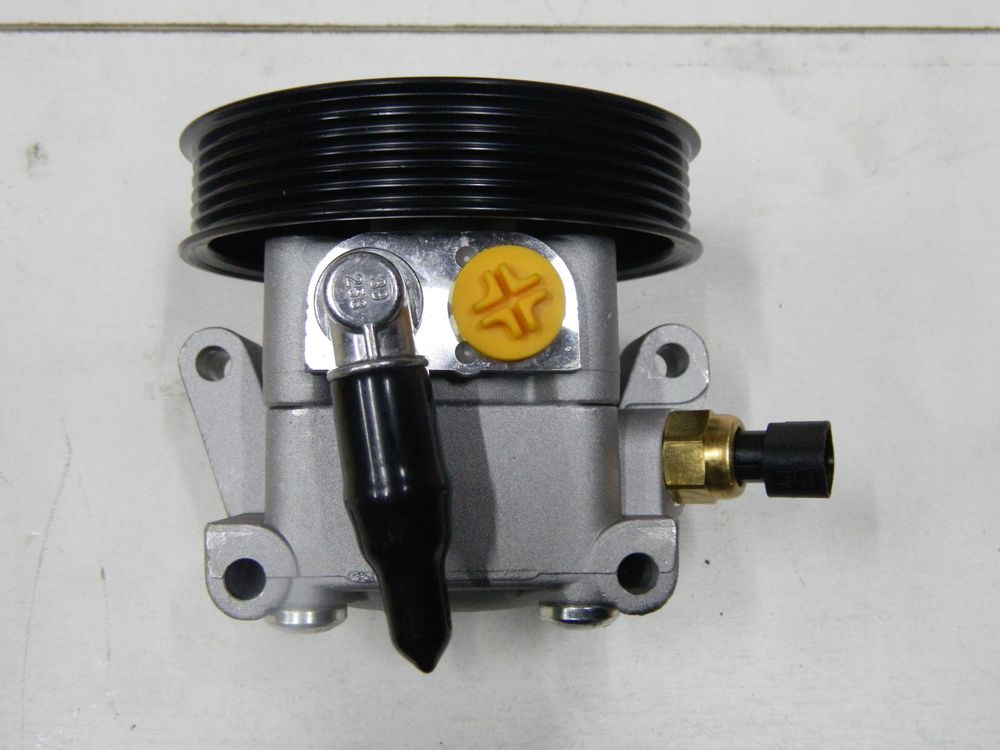 Насос ГУР GENERAL PARTS 1470514 FORD FOCUS II 05-11 / VOLVO V50 04-12 (с резьбой под шланг ГУР)