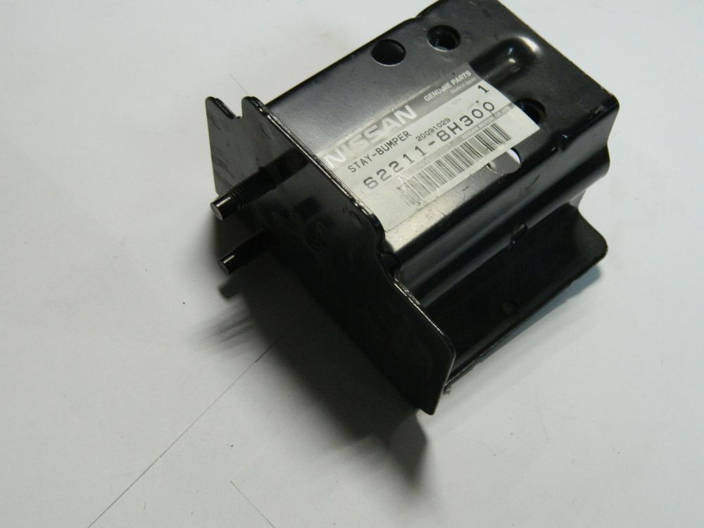 Кронштейн усилителя бампера NISSAN 622118H300